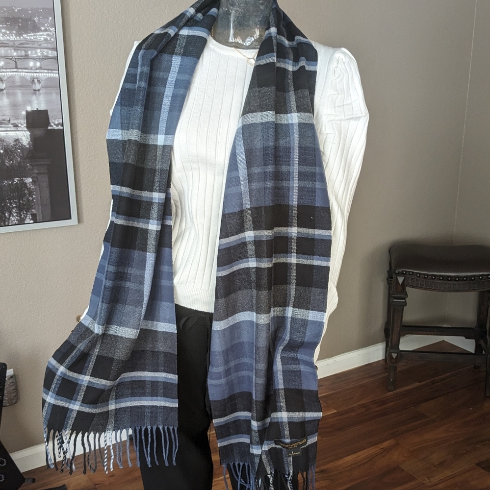 Stewart of Scotland Acrylic Fancy Fringe Scarf NWT❤️